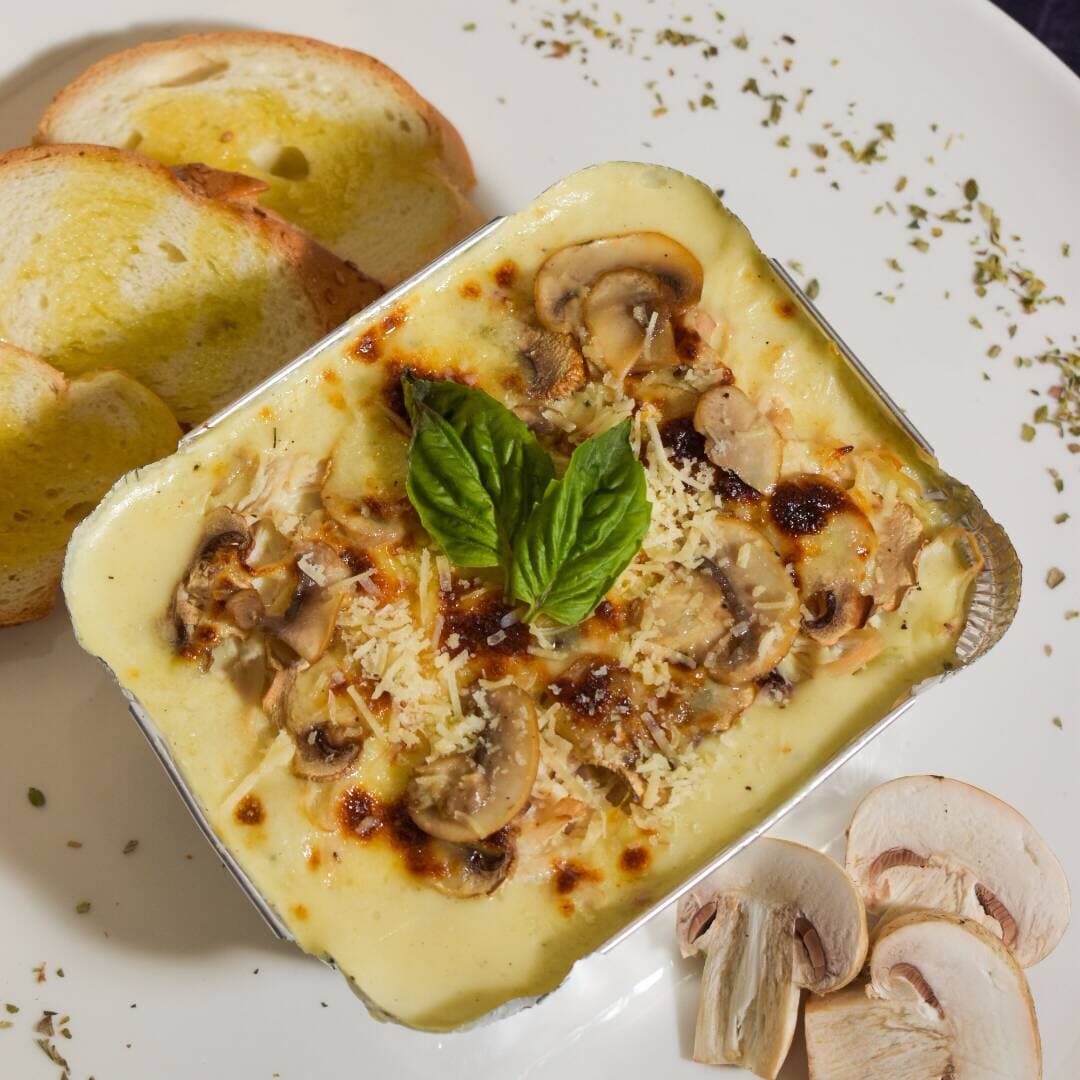 Lasagna Pollo con Champiñones + Bebida