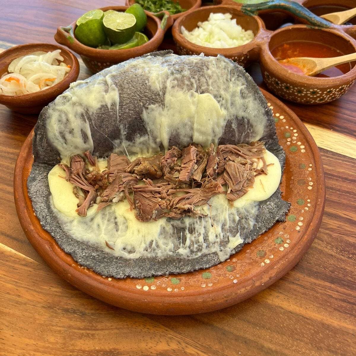 Quesadilla con Carne de Barbacoa