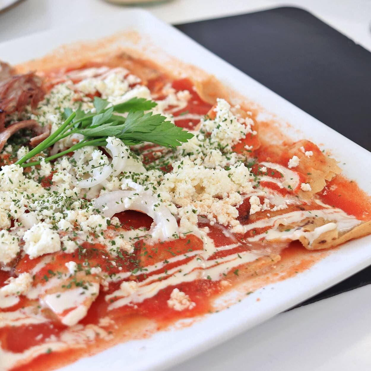 Chilaquiles Acompañados