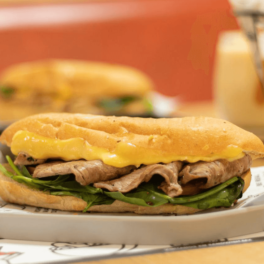 Baguette de carnes frías