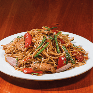 Tallarín Saltado de Pollo