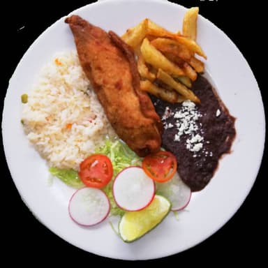 Pechuga Rellena con papas a la francesa.