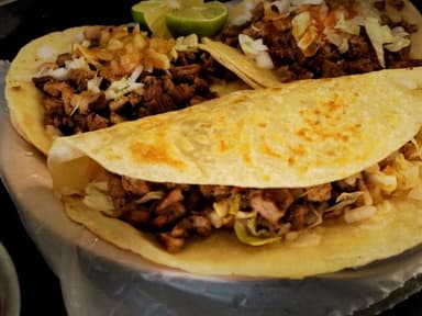 Combo taco , quesadilla y agua de jamaica