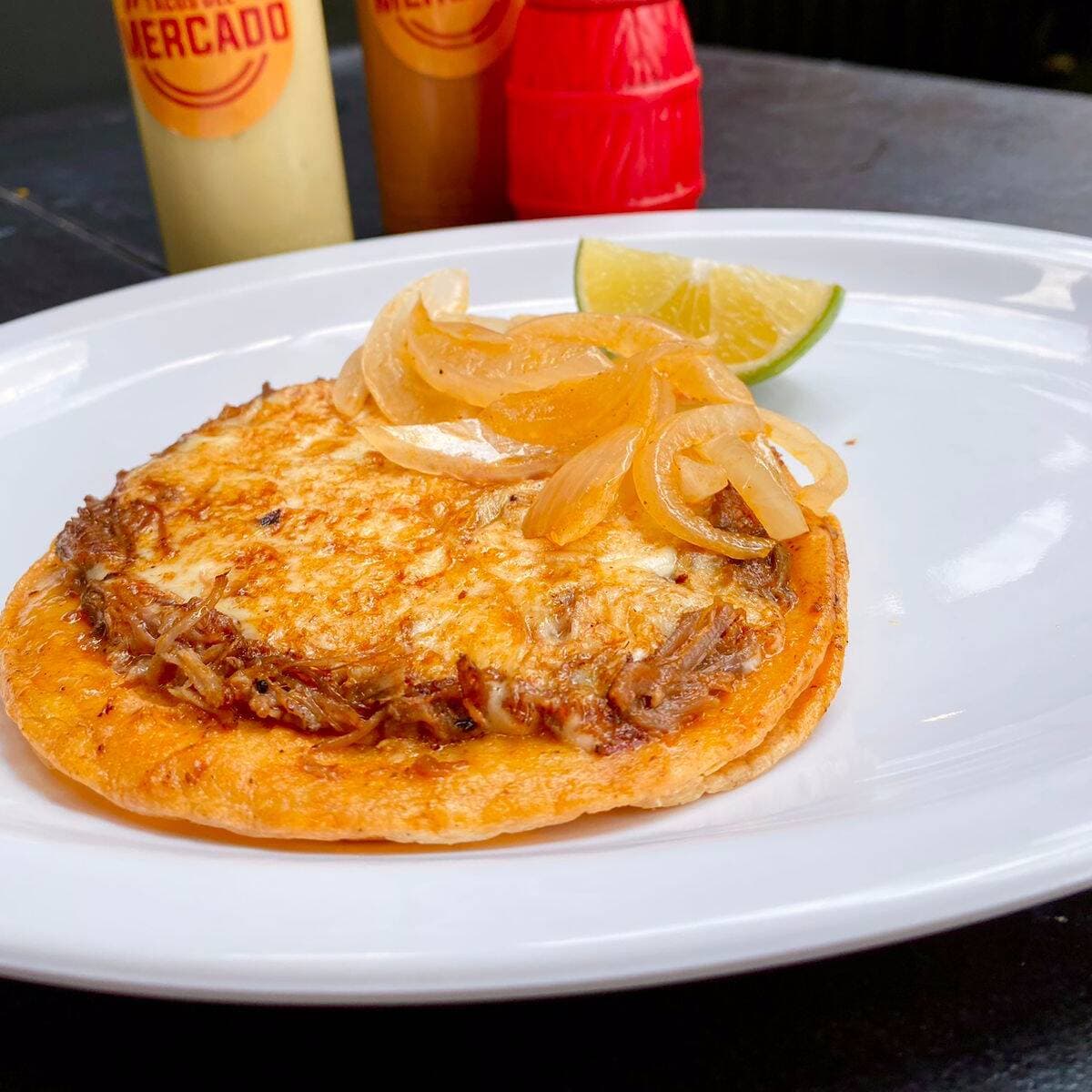 Planchado de Birria con Queso