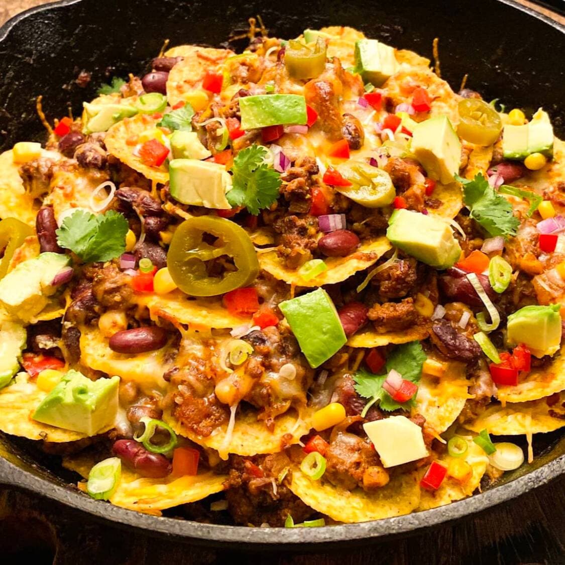 NACHOS CON QUESO Y FRIJOLES