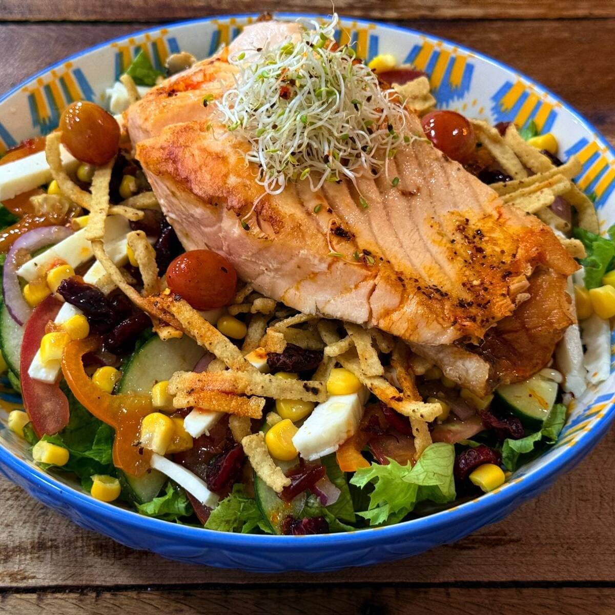 ENSALADA CON SALMON GRANDE