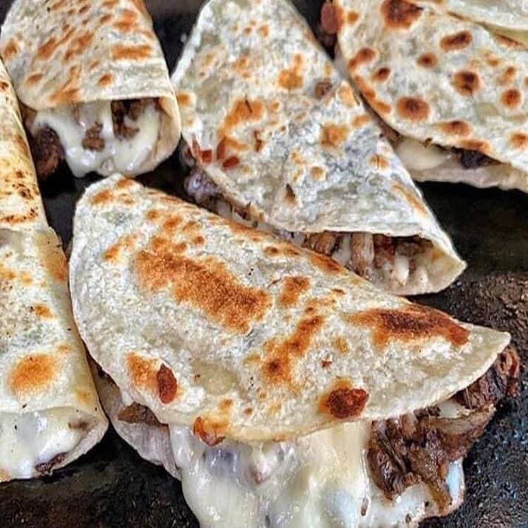 Quesadillas Harina de Carne o Pollo ( 2 Pz )