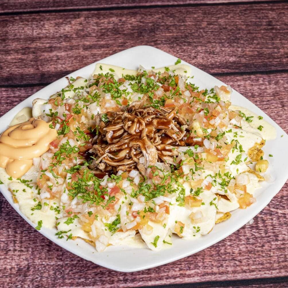 Nachos.  Gratis limonada natural