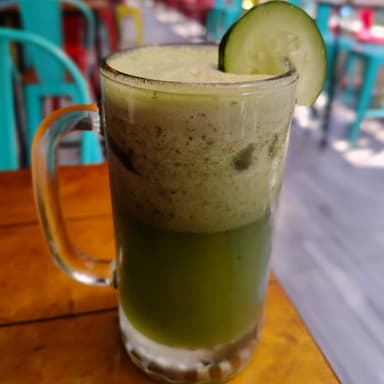 Agua Pepino con Hierbabuena Mediana