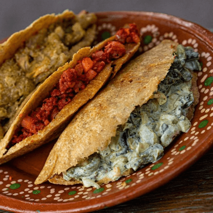 QUESADILLA FRITA TINGA DE POLLO