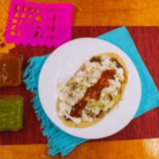 Huarache de Chorizo