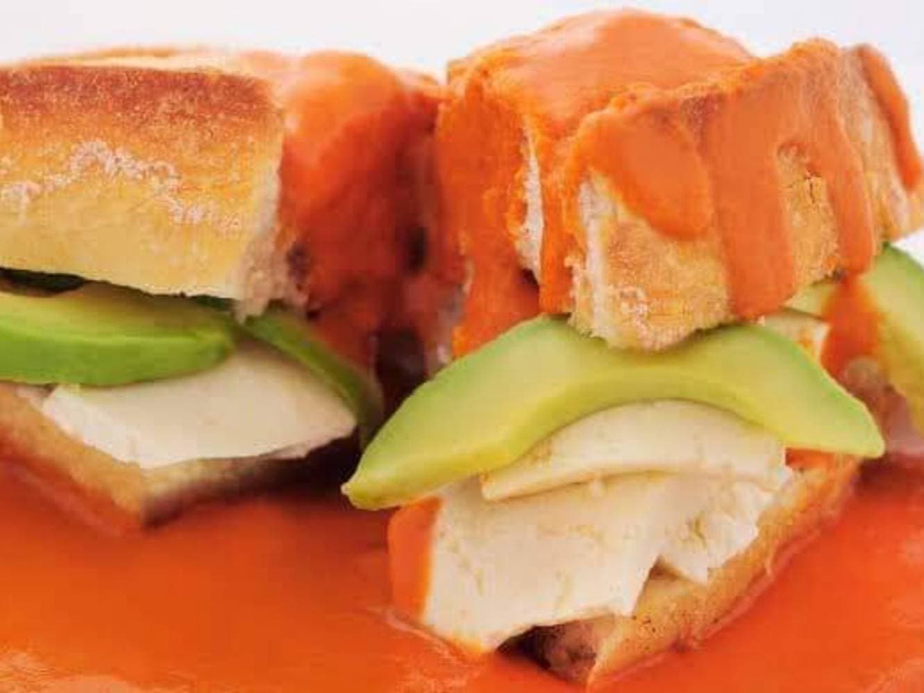 Torta Ahogada con Panela y Aguacate