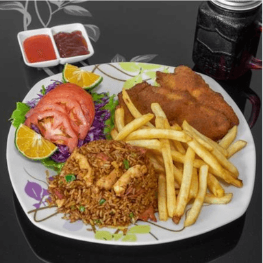 Pollo Empanizado con Arroz Cantones y Ensalada