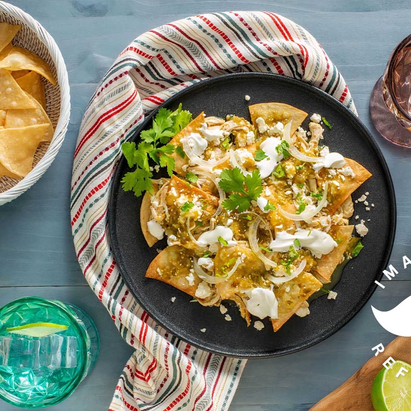 Chilaquiles verdes con chuleta ahumada