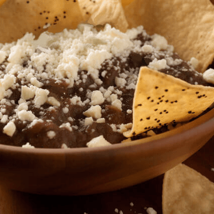 Frijoles Refritos con Totopos