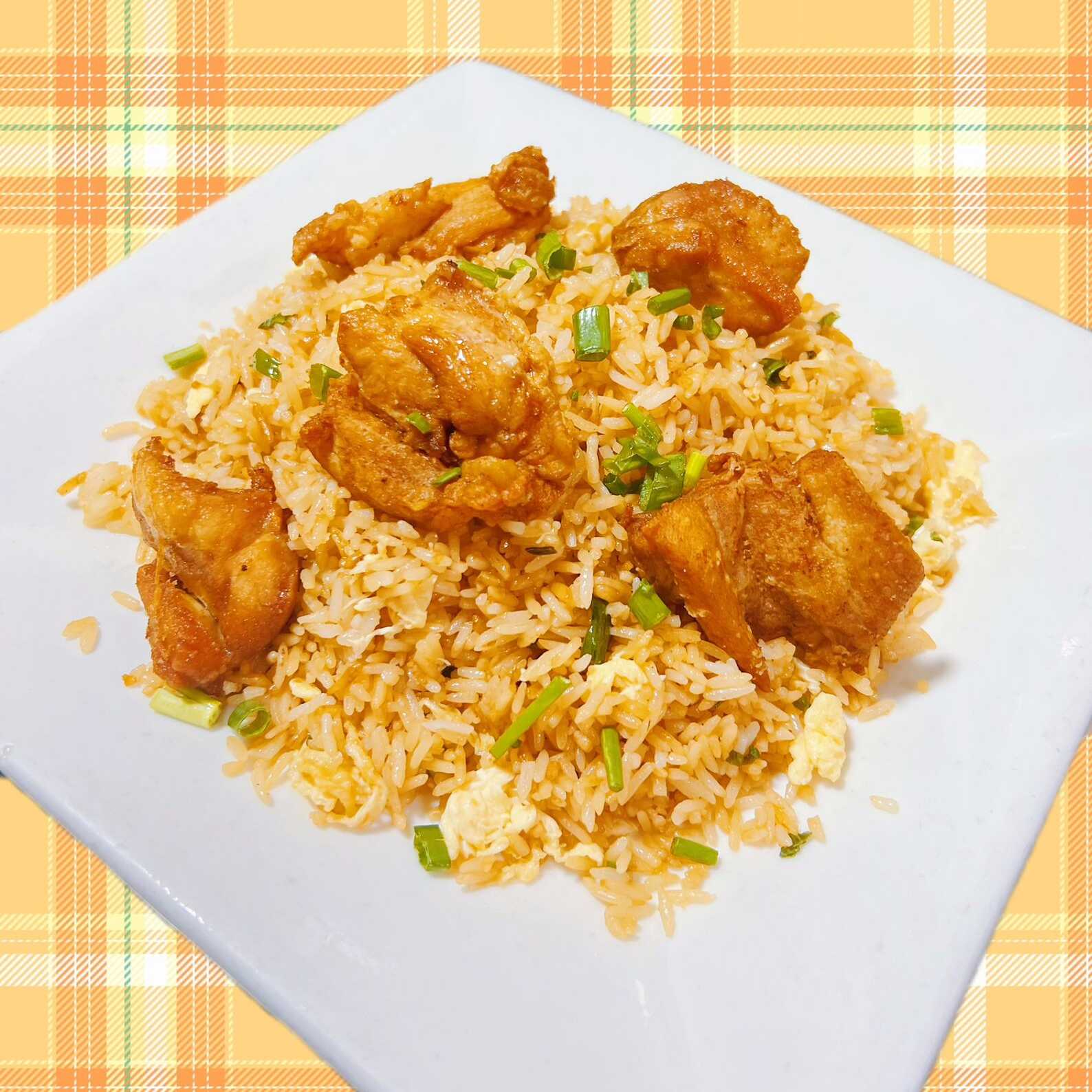 Chaufa con Pollo en Trozos