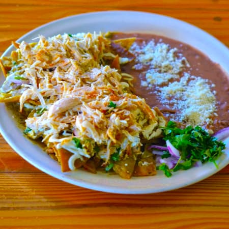 Chilaquiles Rojos con Pollo