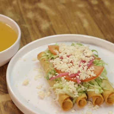Flautas de Pollo con Verdura