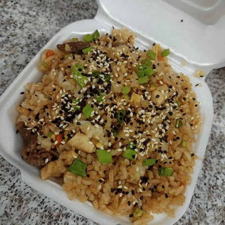 Yakimeshi de pollo