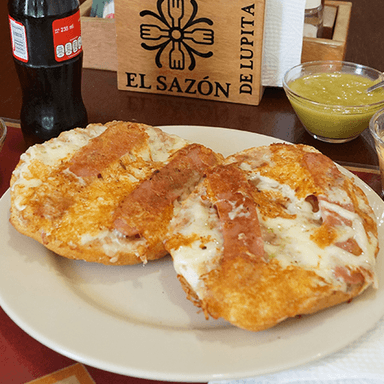 Molletes Salchicha