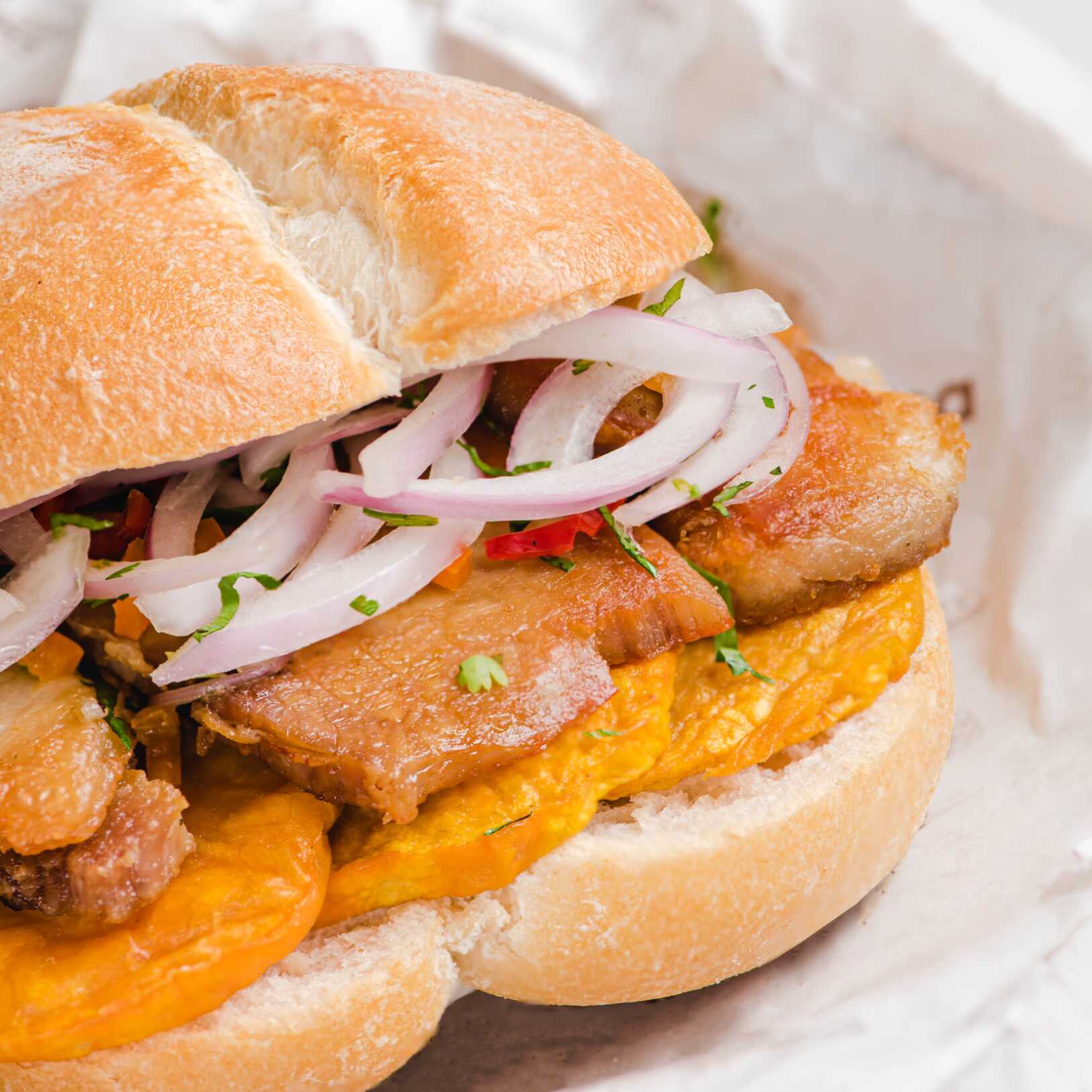 Pan con Chicharrón