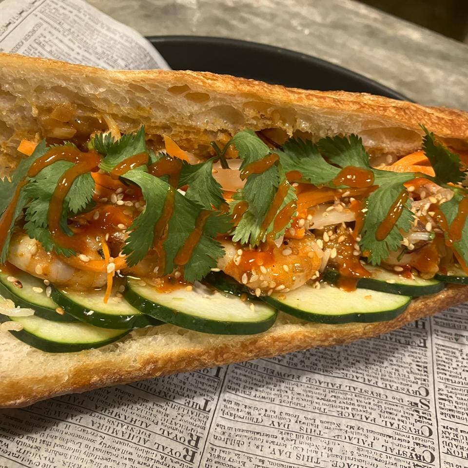 Banh Mí de Camarones Sriracha (Picosos)