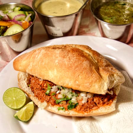 Torta con Barbacoa de Res