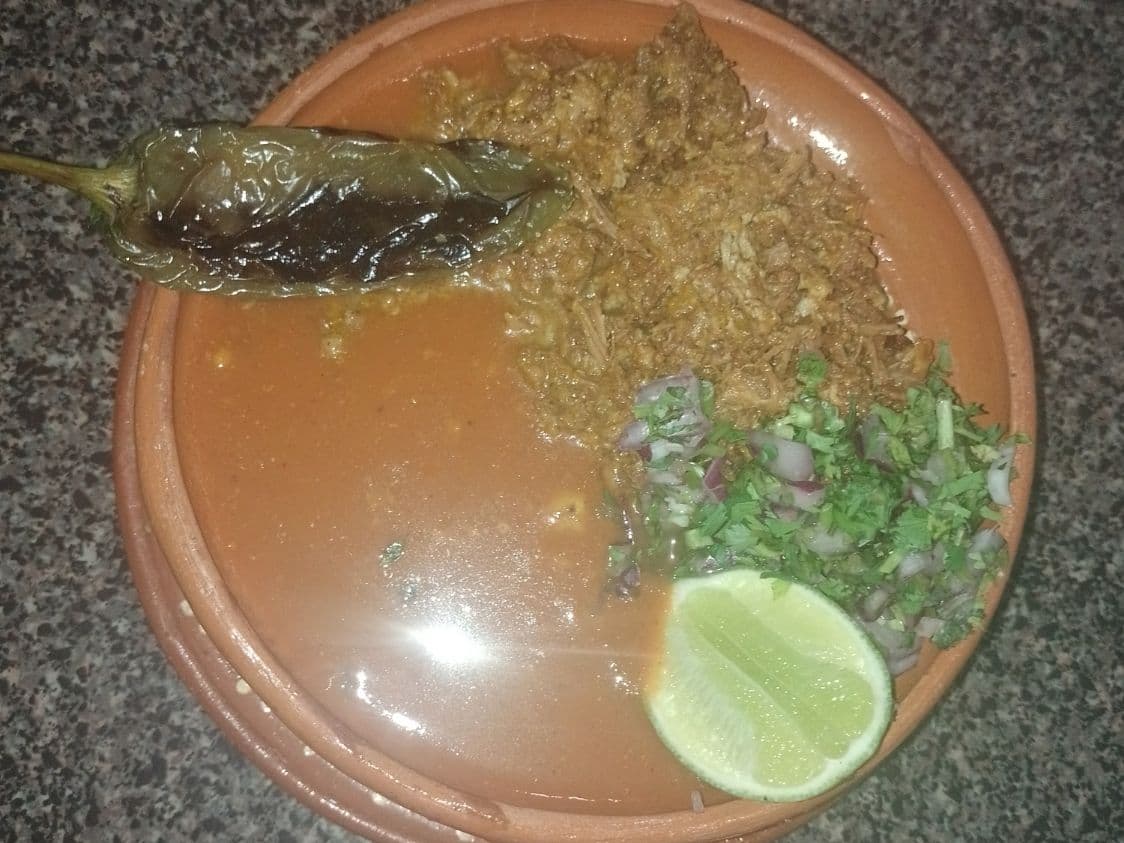 Birria Zacatecana Grande, Consomé y Salsa.
