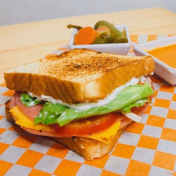 Sandwich de Jamón con queso