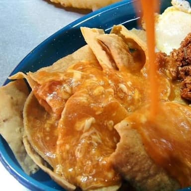 ChILAQUILES CON HUEVO.