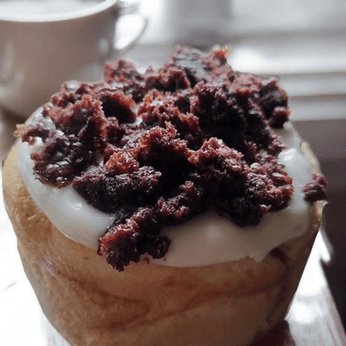 Roll de Canela con Trozos de Brownie