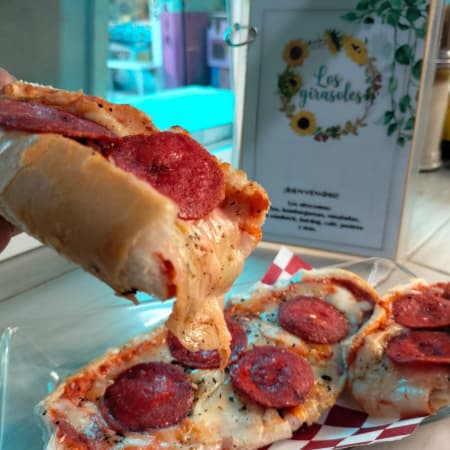 Molletes Pepperoni