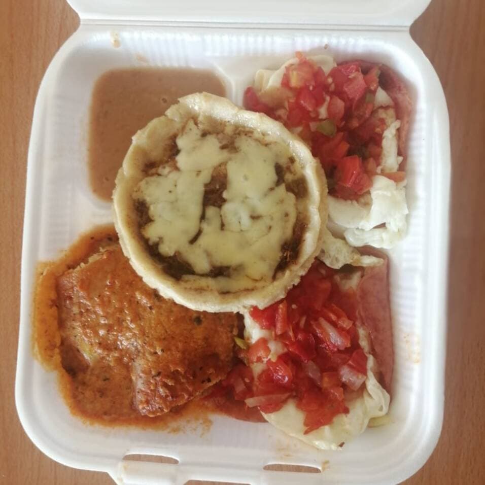 Huevos al Gusto con Tamal Gratinado