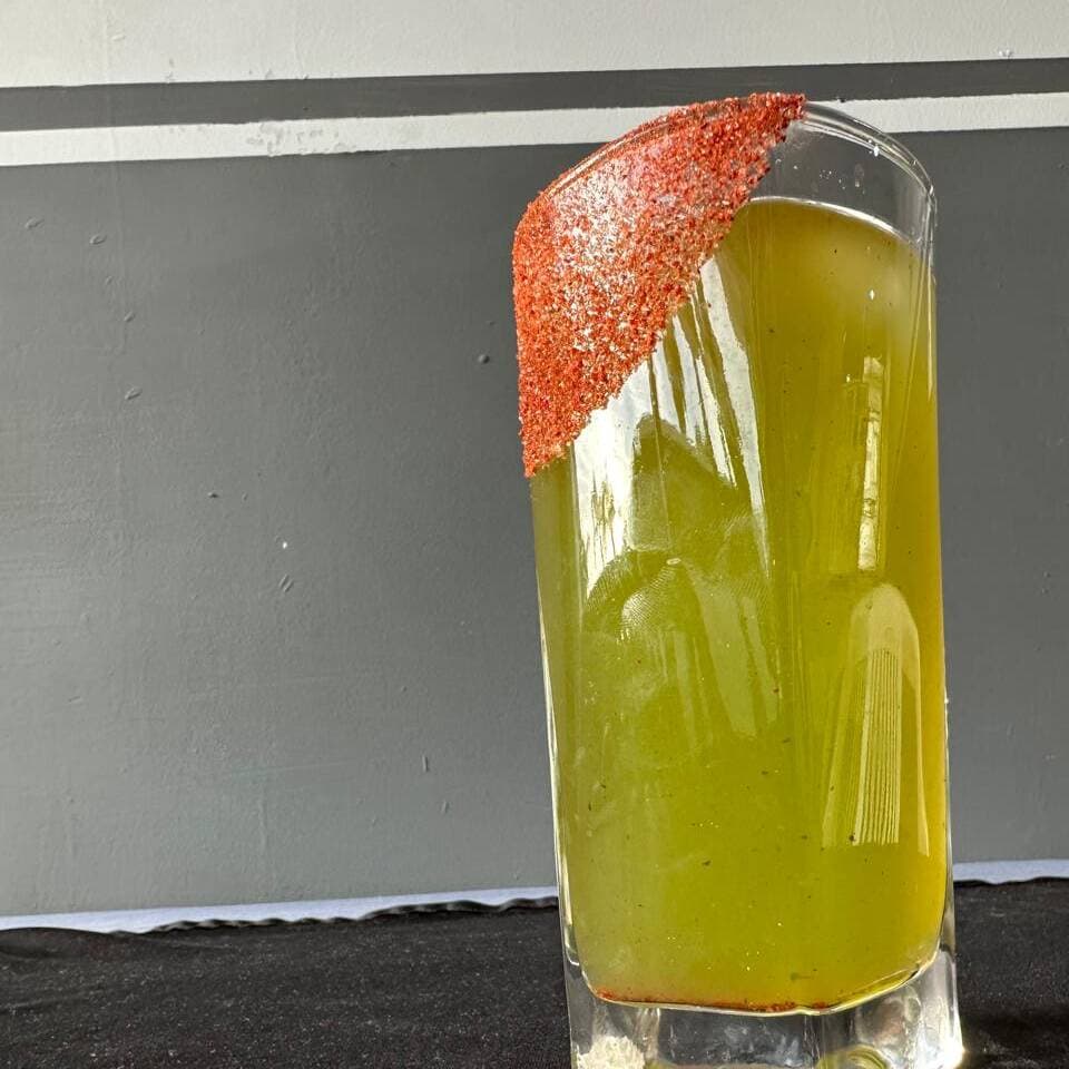 Agua de la casa (pepino/limon)