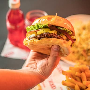 Hamburguesa Hawaina + Papas