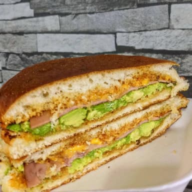 Torta de Jamon Aguacate