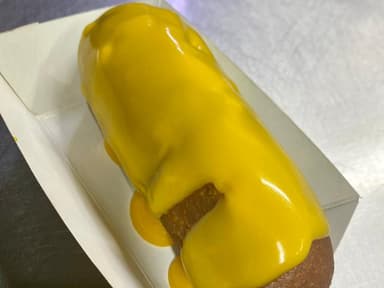 Combo Banderilla Bañada en Queso Cheddar