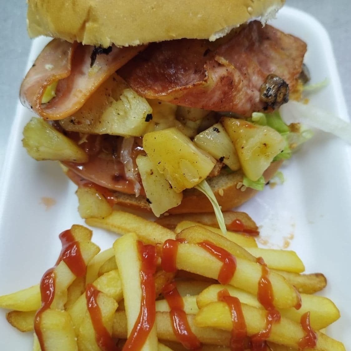 Hamburguesa Hawaiana + Papas