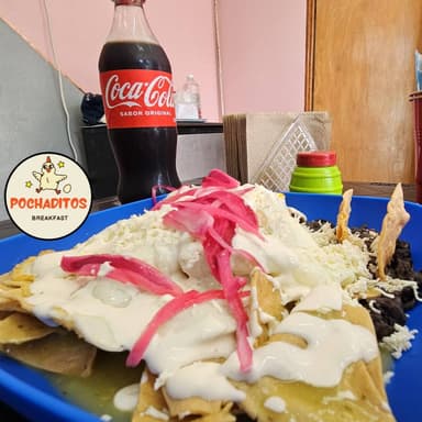 Chilaquiles Verdes mas Agua de Sabor