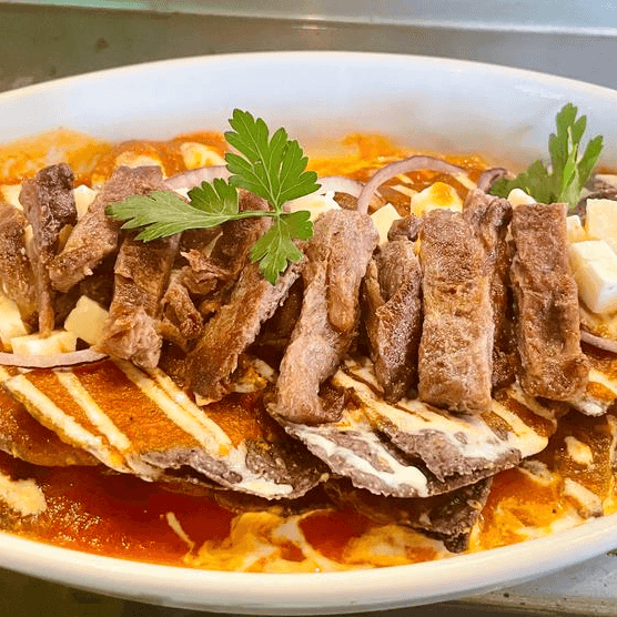 Chilaquiles en Salsa de Guajillo