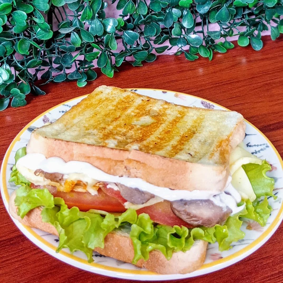 Sándwich Triple Queso con Champiñones
