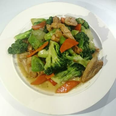 1 Lt de Pollo con Brocoli en Salsa de Ostion