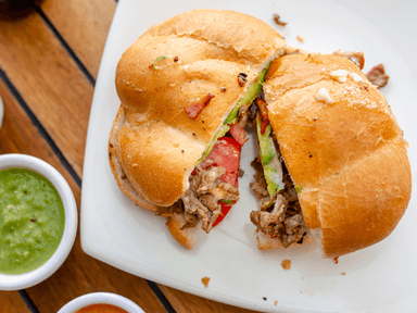 Torta de Arrachera con Queso