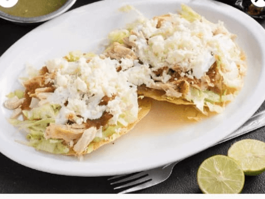 Tostada de pollo.