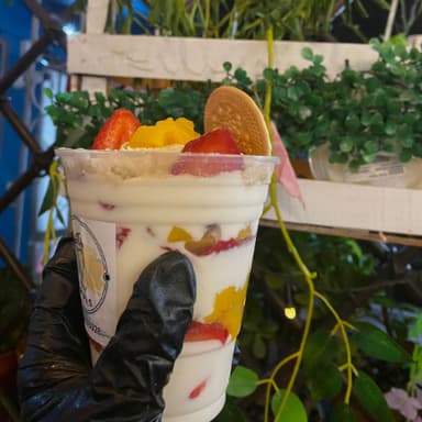 Fresas con Crema y Durazno Tamaño Tradicional