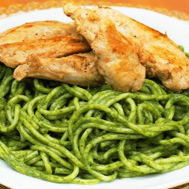 Tallarines Verdes con Pechuga