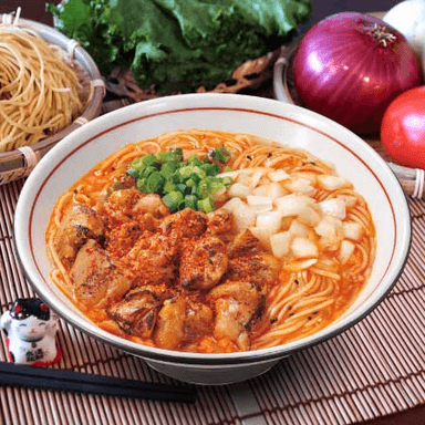Tonkotsu Ramen con Pollo y Chile de Árbol