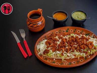 Huarache con Longaniza Almendrada