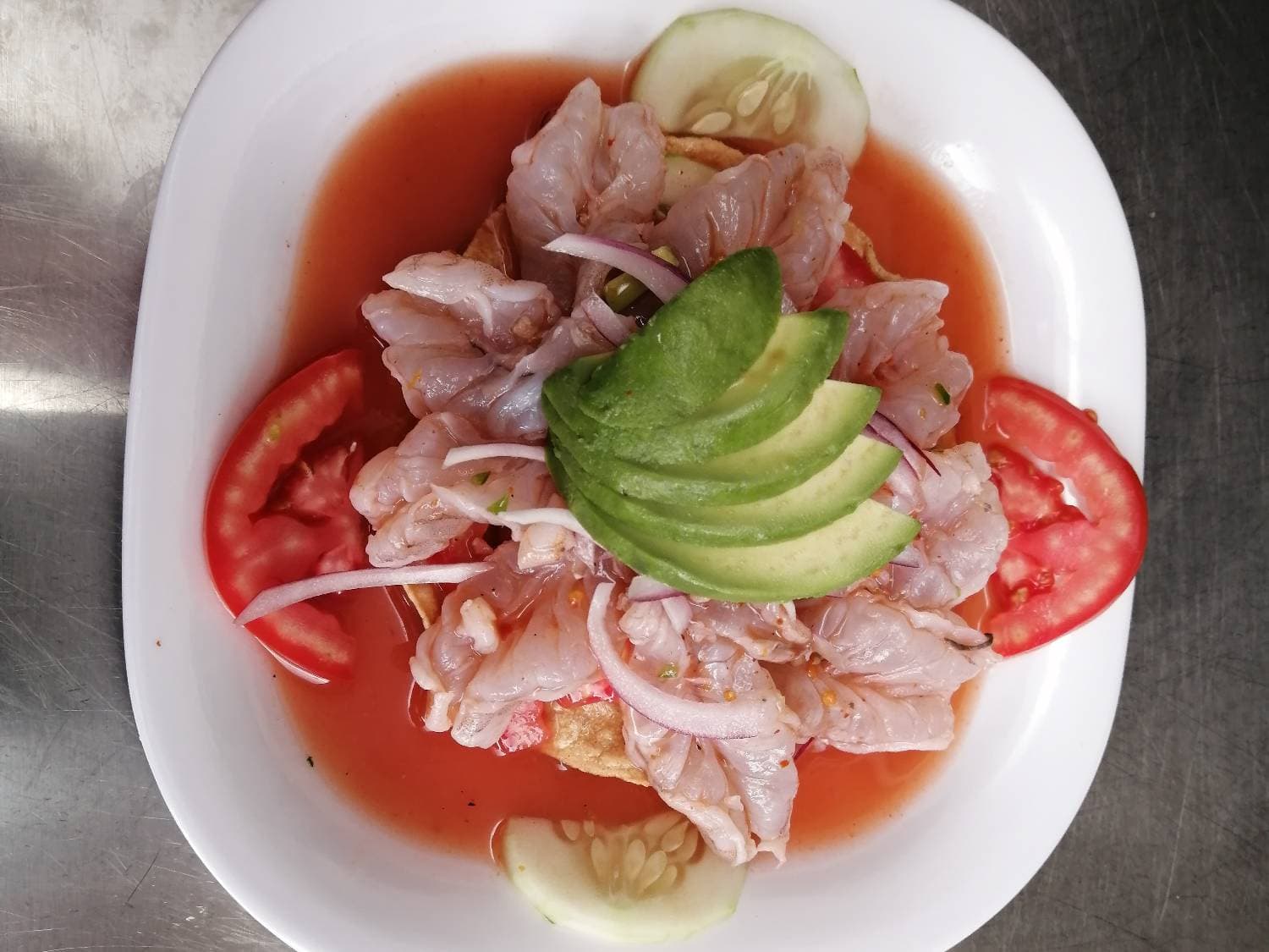 TOSTADA DE AGUACHILE ROJO