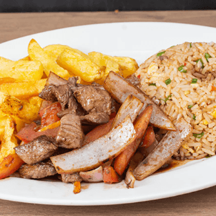 Chaufa con Lomo Saltado